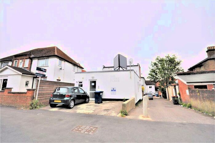 House To Rent In Sunny Place, Hendon, NW4