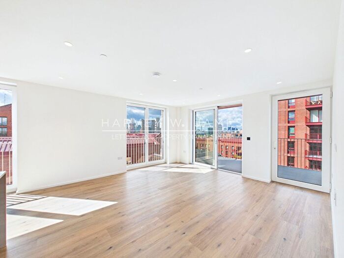 2 Bedroom Flat To Rent In Lily Way, London, E14