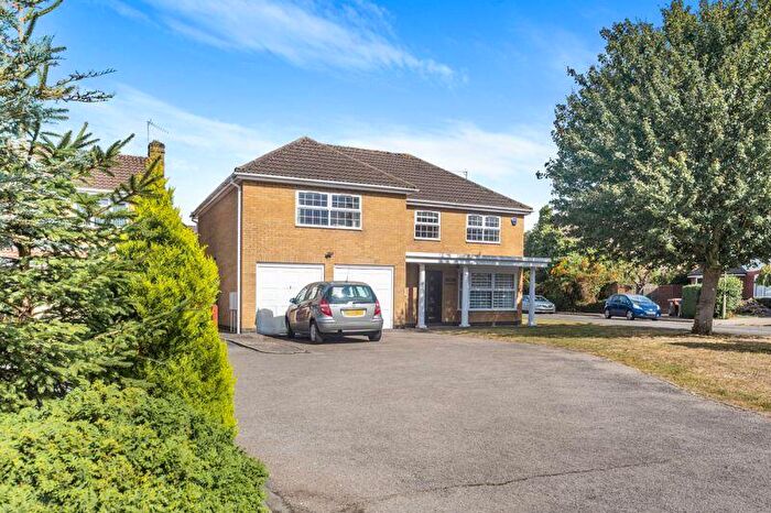 5 Bedroom Detached House For Sale In Winchester Close, Banbury, OX16