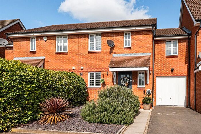 3 Bedroom Terraced House For Sale In Ellington Road, Bedford, MK42