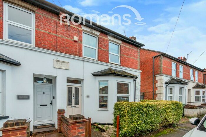 3 Bedroom Semi-Detached House To Rent In Stone Street, Aldershot, GU12