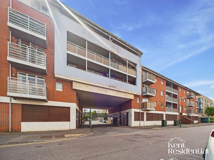 2 Bedroom Flat To Rent In Kingfisher Meadow, Maidstone, ME16