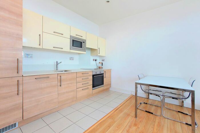 1 Bedroom Flat To Rent In Cornell Square, Nine Elms, London, SW8