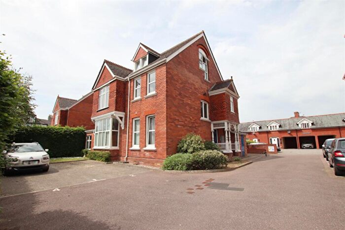 2 Bedroom Flat For Sale In Alphington Road, Exeter, EX2