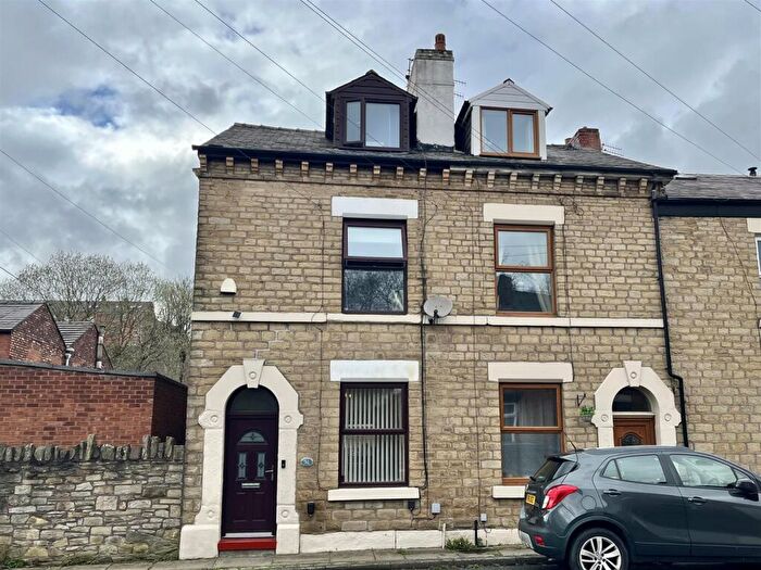 4 Bedroom End Of Terrace House For Sale In Knowl Street, Stalybridge, SK15