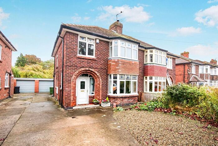 4 Bedroom Semi-detached House For Sale In Galtres Avenue, York, YO31