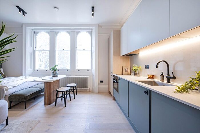 Studio To Rent In Kensington Gardens Square, London, W2