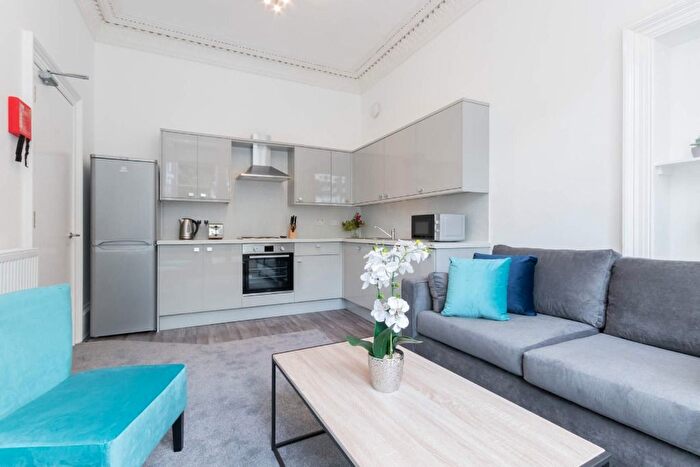 4 Bedroom Flat To Rent In Hope Park Crescent, Edinburgh, EH8