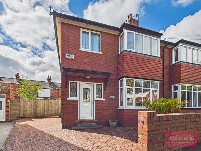 4 Bedroom Semi-Detached House For Sale In Whin Bank, Scarborough, YO12