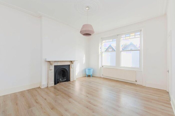 1 Bedroom Flat To Rent In Park Avenue, Wood Green, London, N22