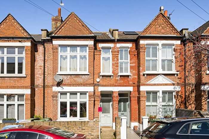 3 Bedroom Flat For Sale In Pellatt Road, East Dulwich, London, SE22