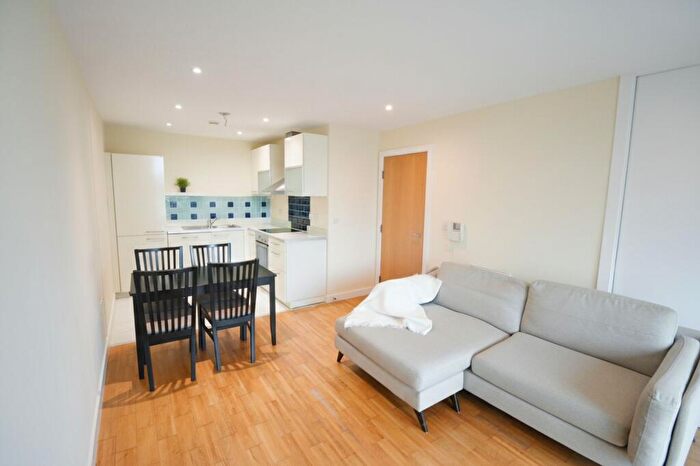 2 Bedroom Apartment For Sale In Kelso Place, Kelso Place, M15