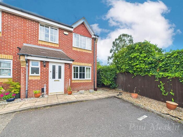 3 Bedroom House For Sale In Amberwood Close, Wallington, SM6