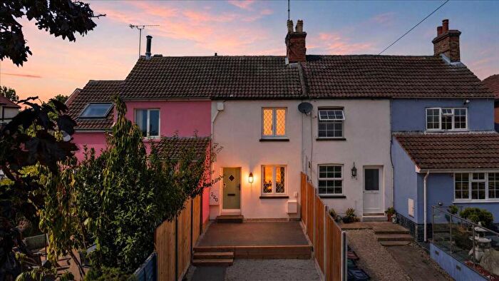 2 Bedroom Terraced House For Sale In Buckingham Road, Bletchley, Milton Keynes, MK3