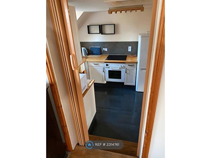 1 Bedroom Flat To Rent In Dyers Hill, Charlbury, OX7