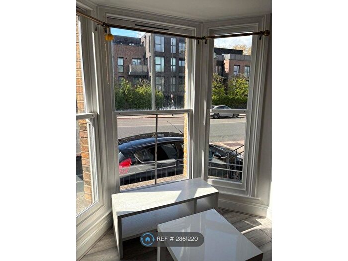 2 Bedroom Flat To Rent In Roehampton Lane, London, SW15