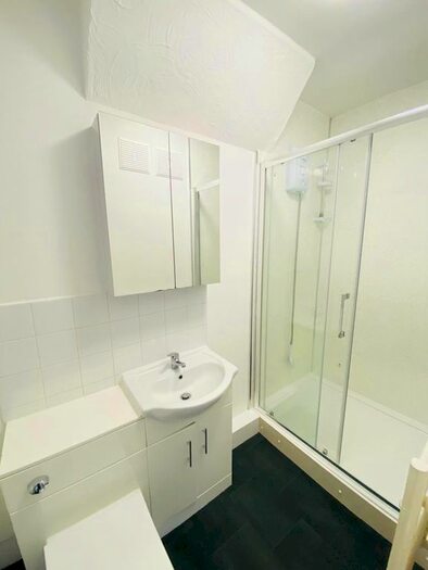 Studio To Rent In High Road Leyton, London, E10