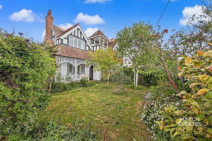 3 Bedroom Detached House For Sale In The Oval, Dymchurch, Kent, TN29