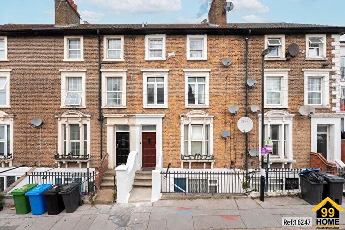1 Bedroom Flat For Sale In Montague Road, Surrey, CR0