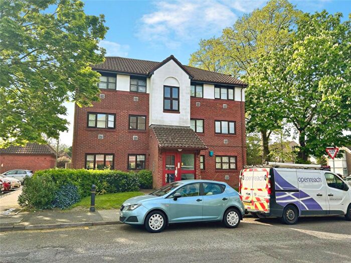 2 Bedroom Flat For Sale In Clover Way, Hackbridge, SM6