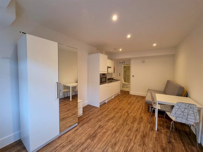 Studio To Rent In Willoughby Road, Turnpike Lane, London, N8