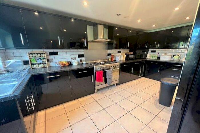 3 Bedroom End Of Terrace House To Rent In Hope Avenue, Tonbridge, TN11