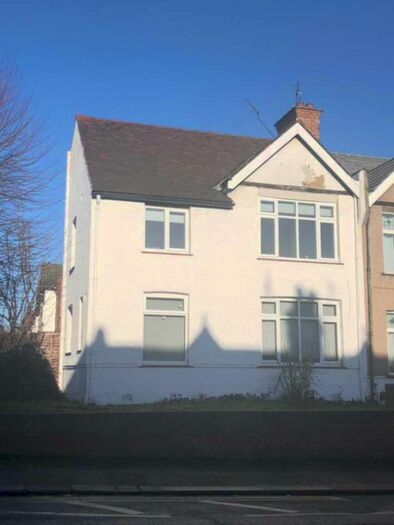 4 Bedroom Semi-Detached House To Rent In Etchingham Park Road, Finchley, N3