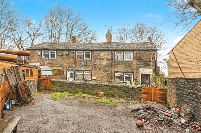 6 Bedroom Terraced House For Sale In Smith Road, Bradford, BD7