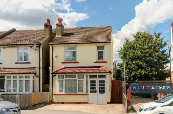 3 Bedroom Detached House To Rent In Hackbridge Road, Wallington, SM6