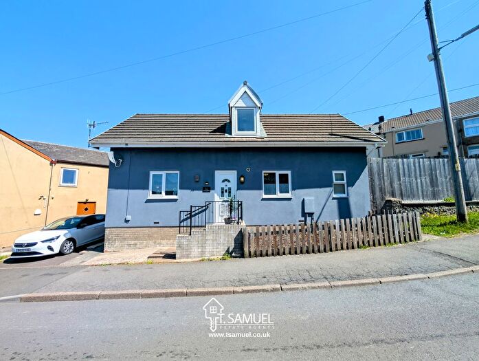 3 Bedroom Detached House For Sale In Cefnpennar Road, Cwmbach, Aberdare, CF44