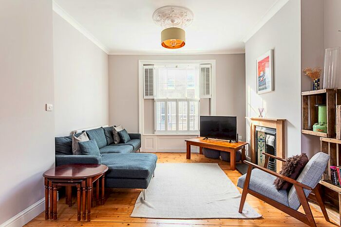 4 Bedroom Town House To Rent In Sears Street, London, SE5