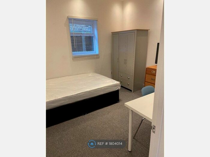 Studio To Rent In Stanger Road, London, SE25