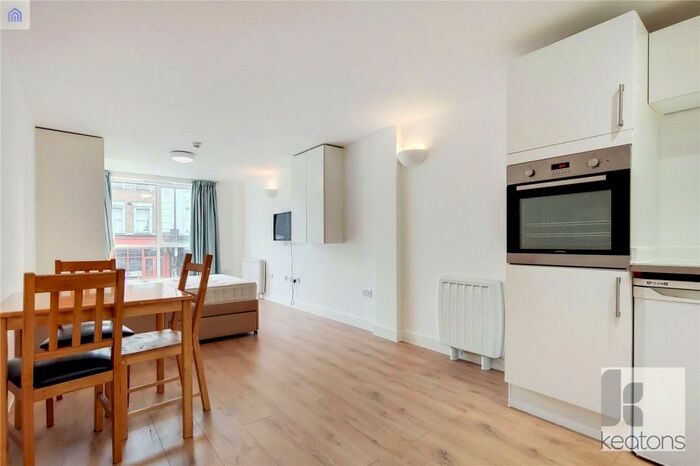 Flat To Rent In New Cross Road, Deptford, London, SE14