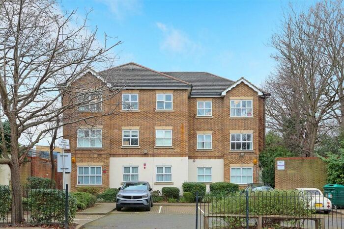 2 Bedroom Flat To Rent In Flodden Road, London, SE5