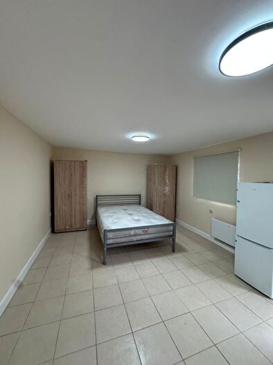 Studio To Rent In Ferndale Avenue, Hounslow, TW4