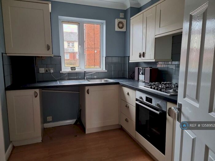 2 Bedroom Flat To Rent In Cobbett Court, Southampton, SO18