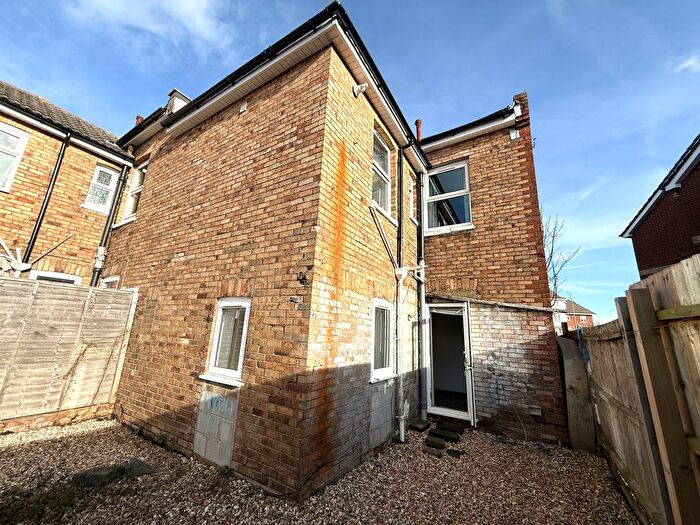 2 Bedroom Flat To Rent In Clarence Park Road, Bournemouth, BH7