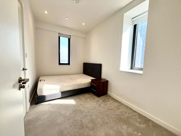 2 Bedroom Apartment To Rent In Queen Street, Salford, M3