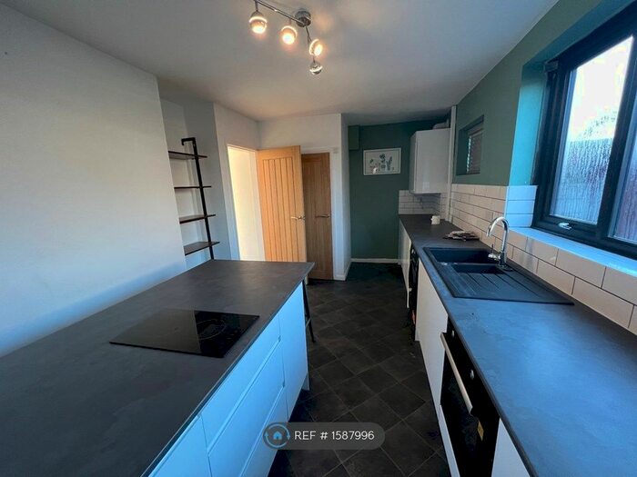 3 Bedroom Semi-Detached House To Rent In Jubilee Avenue, Orrell, Wigan, WN5