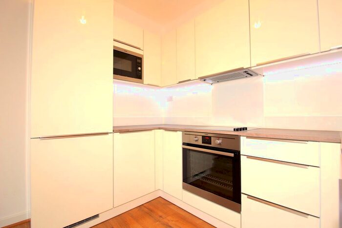 1 Bedroom Flat To Rent In Market Street, Maidenhead, SL6
