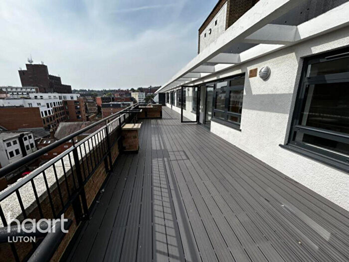 2 Bedroom Flat To Rent In Alma Street, Luton, LU1