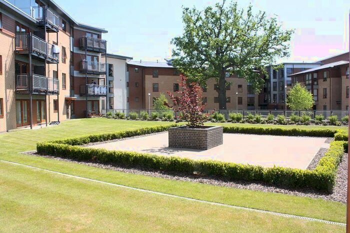 2 Bedroom Flat To Rent In Howlands Court, Crawley, RH10