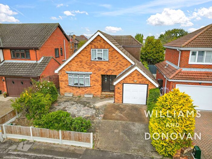 3 Bedroom Detached House For Sale In Albion Road, Benfleet, SS7