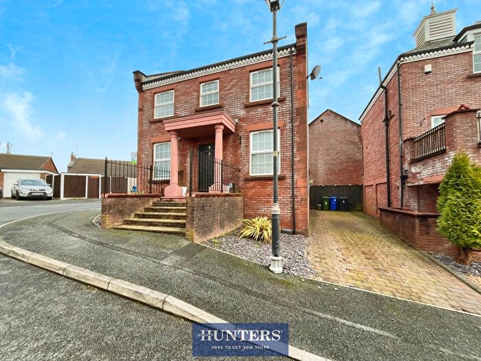 3 Bedroom Detached House For Sale In Woodland View, Hyde, SK14