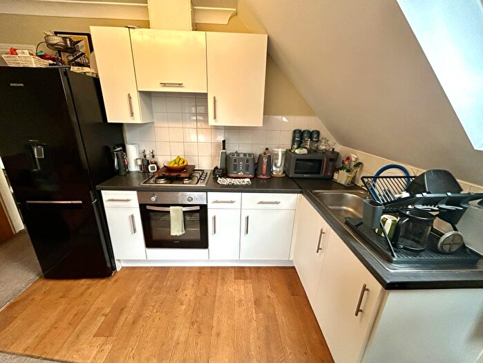 1 Bedroom Flat To Rent In Holdenbhurst Road, Bournemouth, BH8