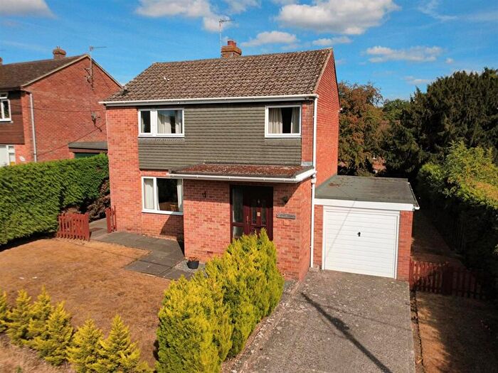 3 Bedroom Detached House For Sale In Cold Ash Hill, Cold Ash, RG18