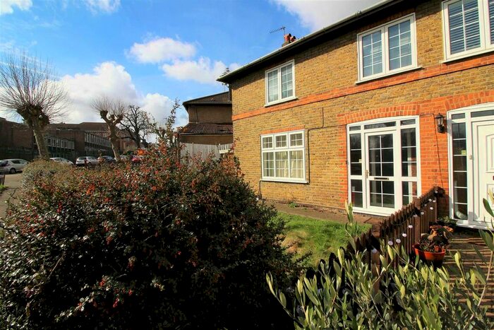 3 Bedroom End Of Terrace House To Rent In Corbett Road, Wanstead, E11