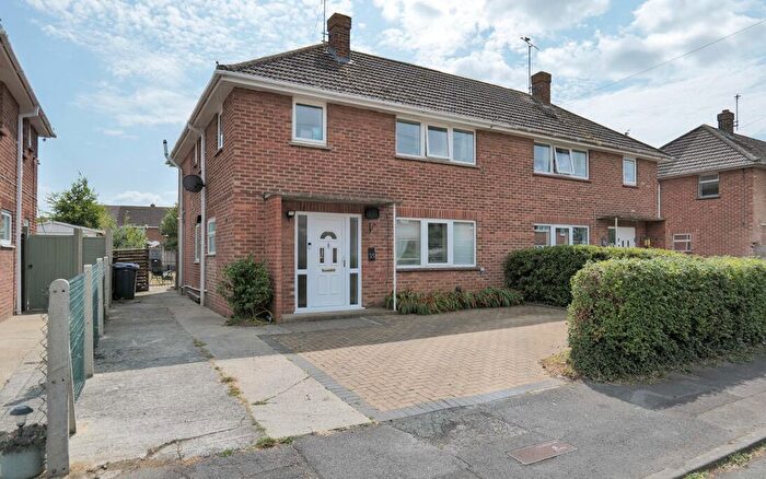 4 Bedroom Semi Detached House For Sale In Methuen Avenue, Melksham, SN12
