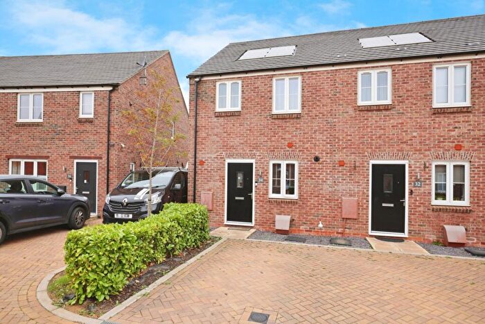 2 Bedroom End Of Terrace House For Sale In Greville Road, Banbury, Oxfordshire, OX16