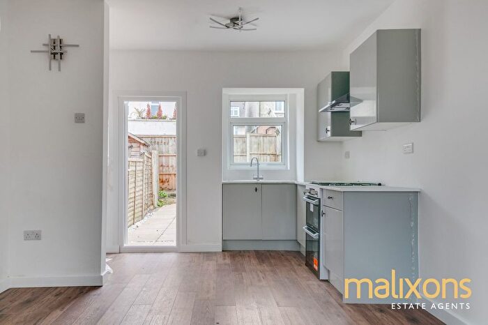 2 Bedroom Detached House For Sale In Derinton Road, London, SW17